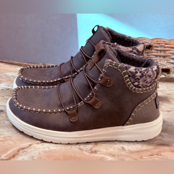 Women’s HEY DUDE Eloise recycled suede leather slip on bootie. Size 6 - Picture 7 of 12